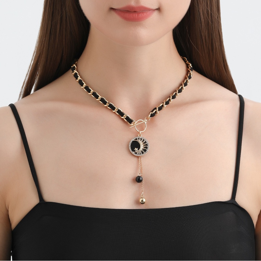 Elegant Black and Gold Pendant Necklace